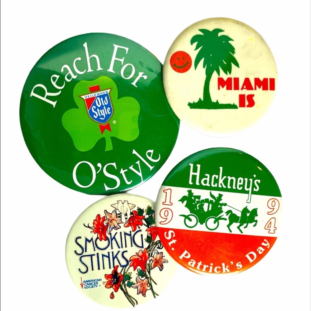 Aesthetic retro pins / buttons for jacket / bag